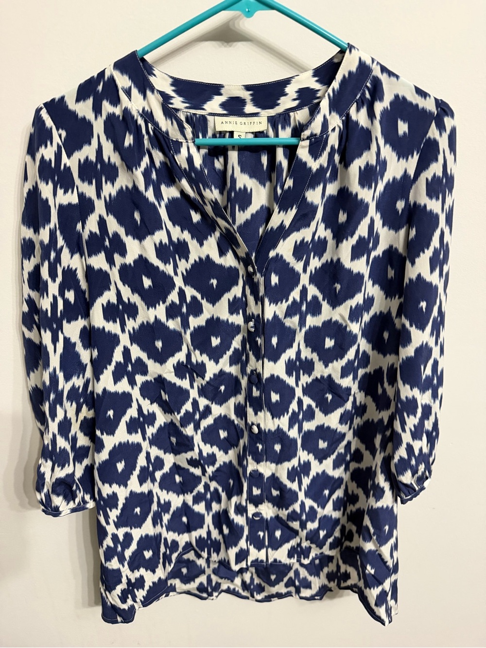 Annie Griffin Navy and White Printed V-Neck Women's Blouse